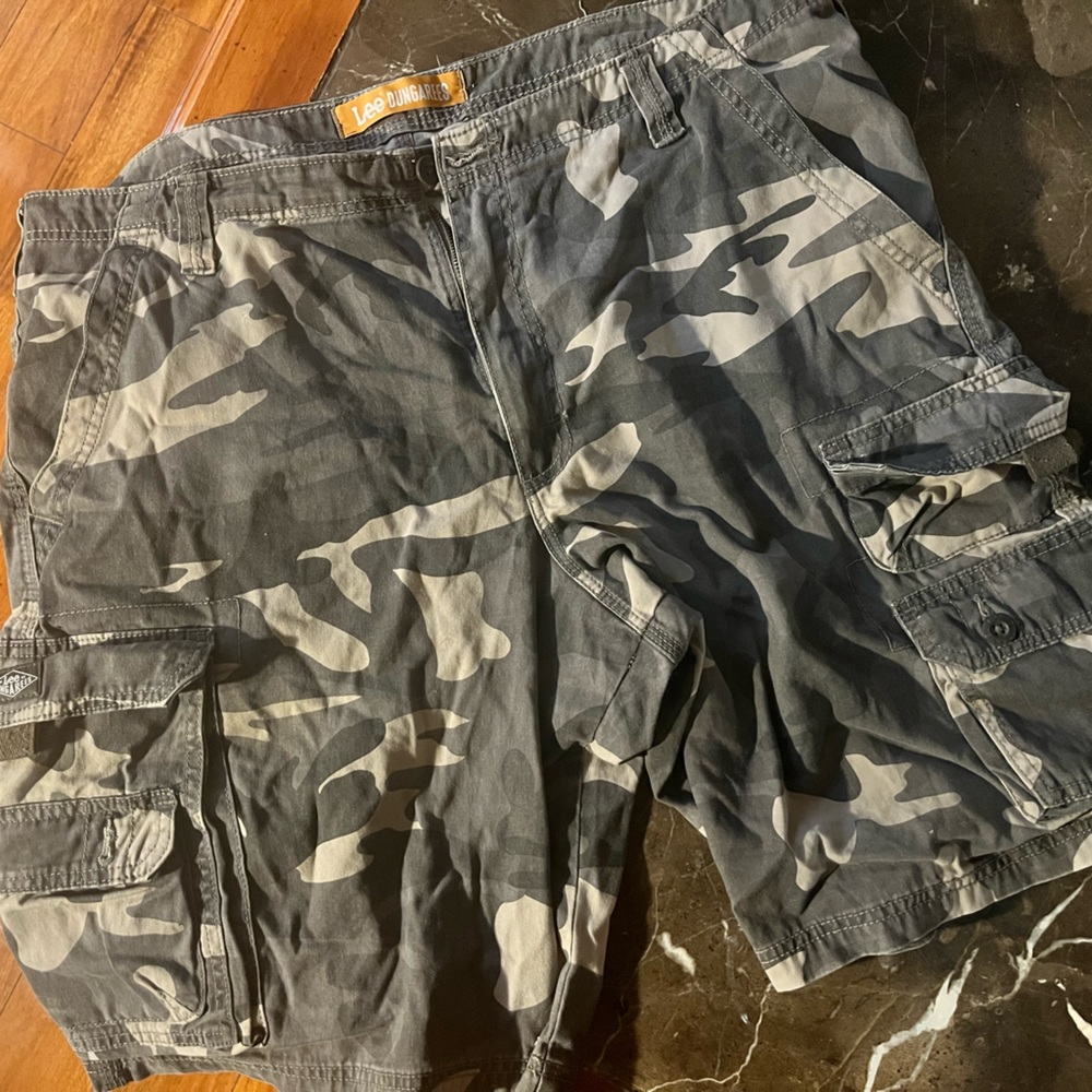 Men’s cargo shorts